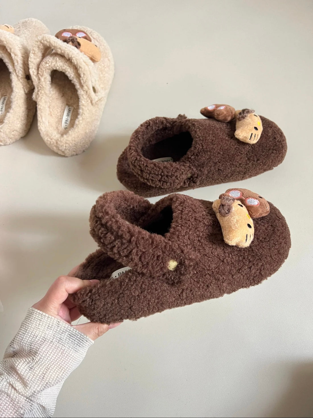 Crocs en laine HELLO KITTYS marrons